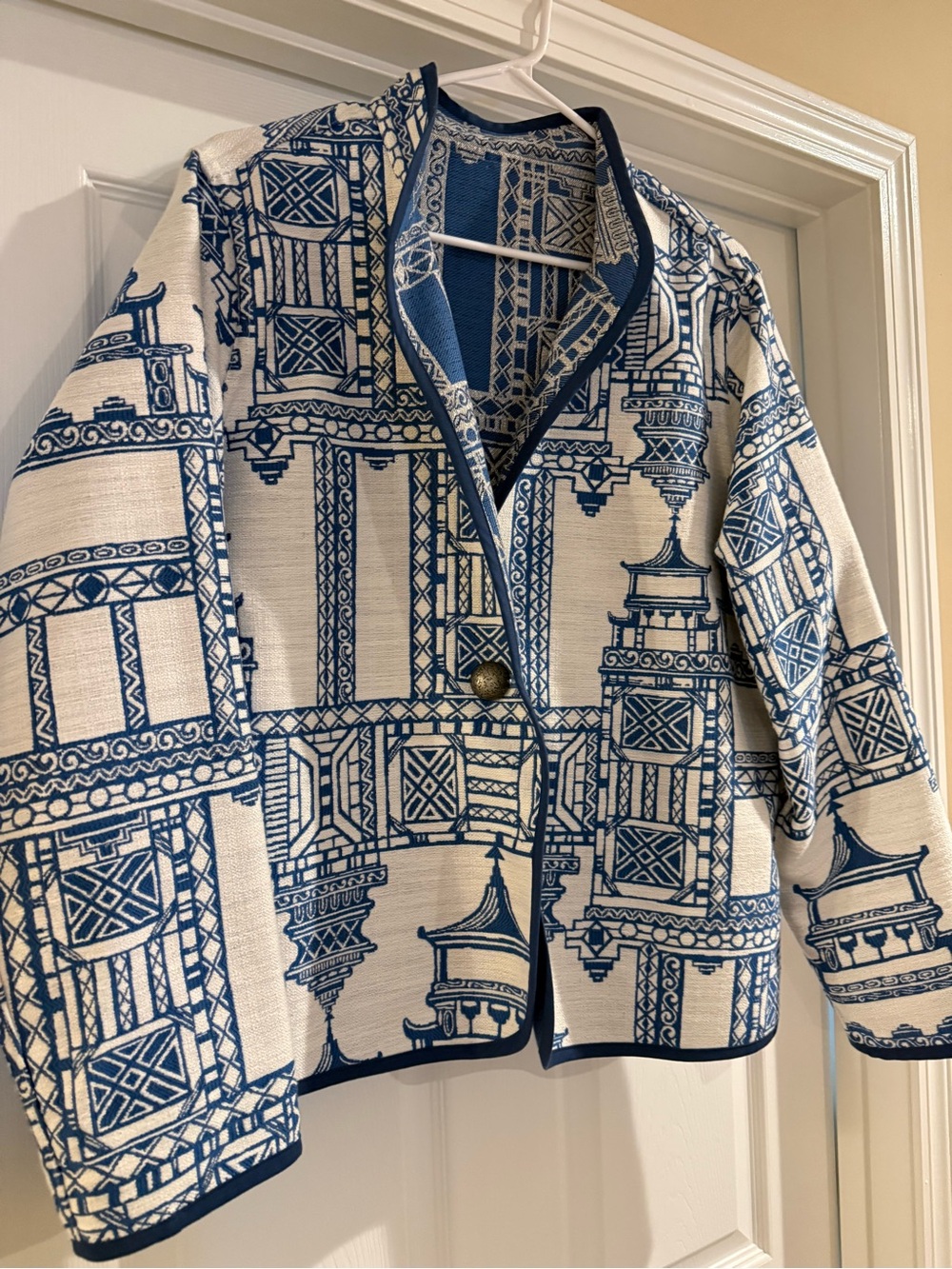 Blue & White Trimdin Patterned Women’s Jacket size L